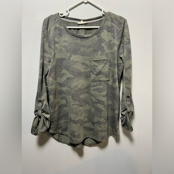 Jane and Delancey Long Sleeved Camouflage Blouse Size Large - Picture 2 of 3